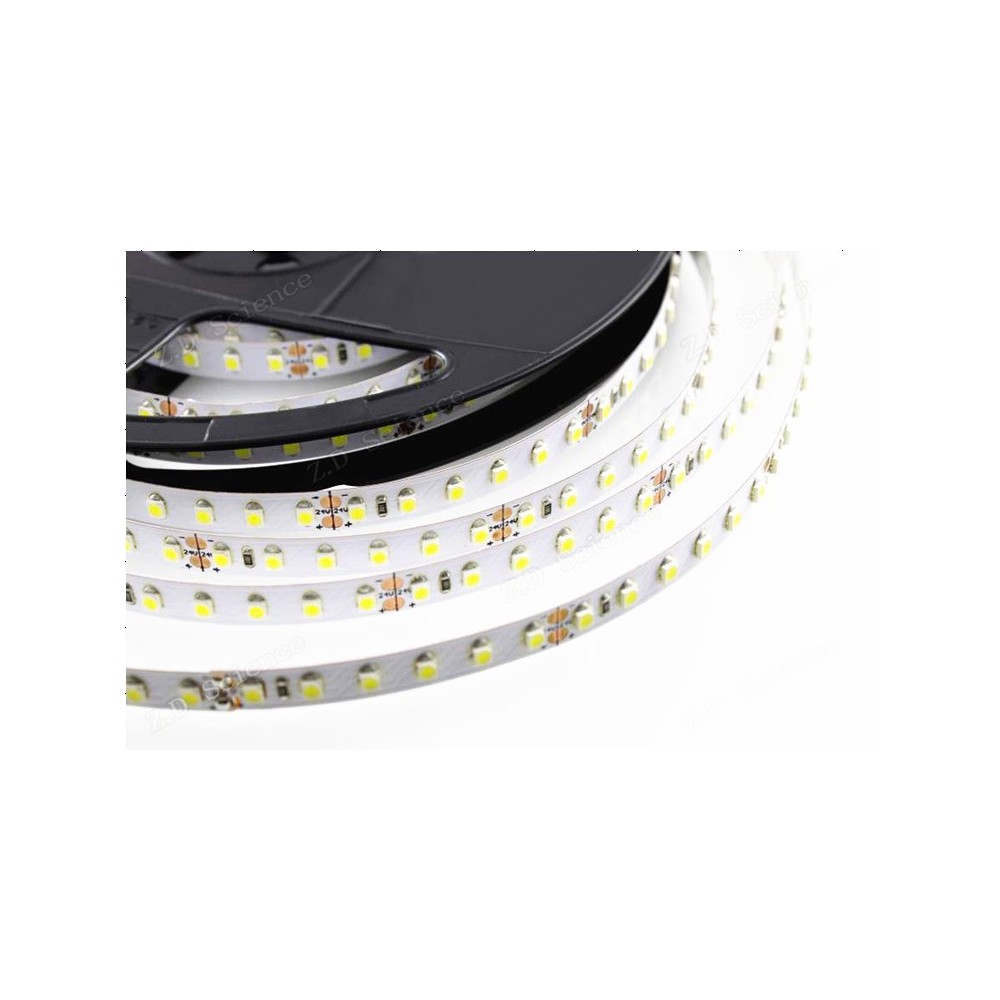 Led strip of 9,6W / M 24V low power, for under-cabinet applications or veils or passage light.