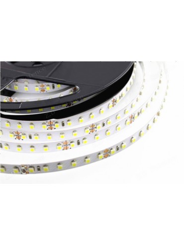 Led strip of 9,6W / M 24V low power, for under-cabinet applications or veils or passage light.