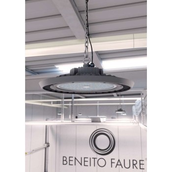 Ufo industrial led lamp of 200w and 32000lm. Replaces the old 400w bells. Ideal in warehouses and workshops.