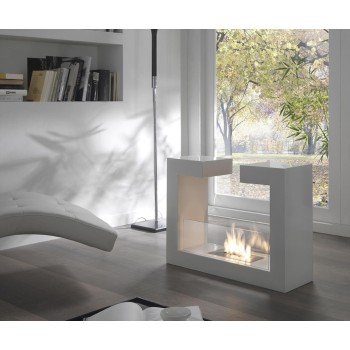 White portable floor bio-fireplace, modern and versatile design with an autonomy of up to 3 hours. Furnishing accessory.